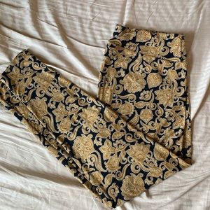 LuLaRoe gold patterned TC (Tall and Curvy) leggings! Sizes 12-22